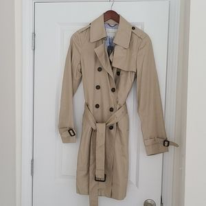 Banana Republic trench coat. New with tags! Size M